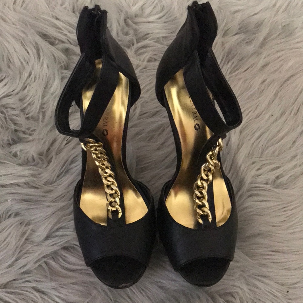 High Heels - Picture 5 of 5